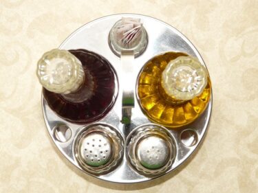 【完全ガイド】盛り塩の捨て方と注意点｜間違った処分方法が運気に与える影響とは